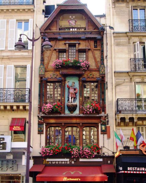 Découvrez la façade unique du McDonald's Saint-Lazare !